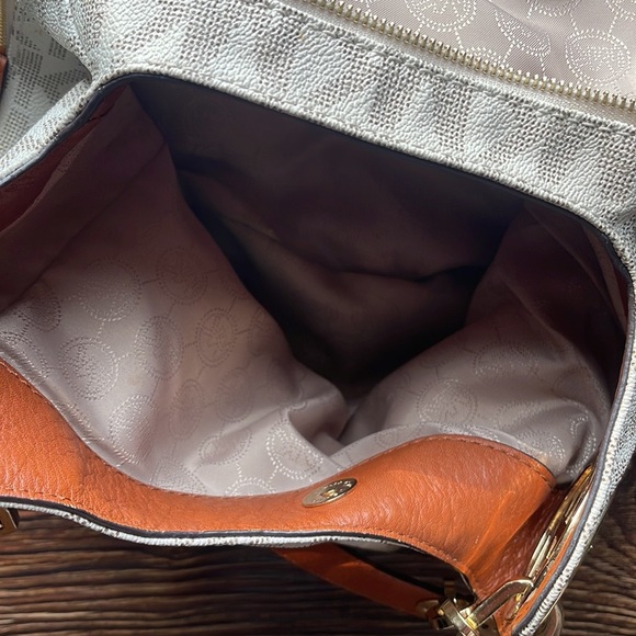 Michael Kors Purse with Matching Wallet🥰🥰 - Picture 4 of 8